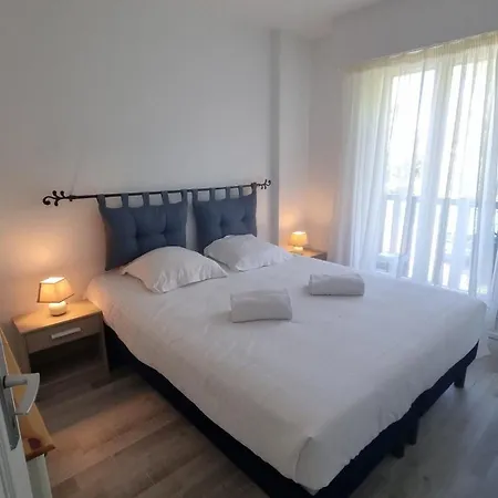 Cosy Proche - Balcon & Parking Apartman *