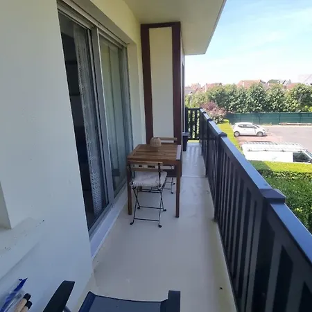 Cosy Proche - Balcon & Parking Apartman