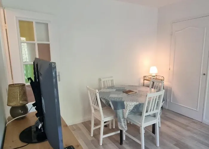 Cosy Proche - Balcon & Parking Apartman