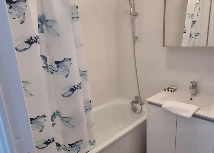 Cosy Proche - Balcon & Parking Apartman